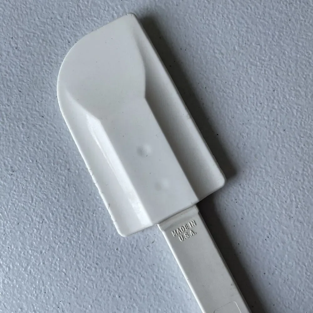 The Pampered Chef Vintage Spatula Scraper White Plastic Silicone Kitchen Utensil